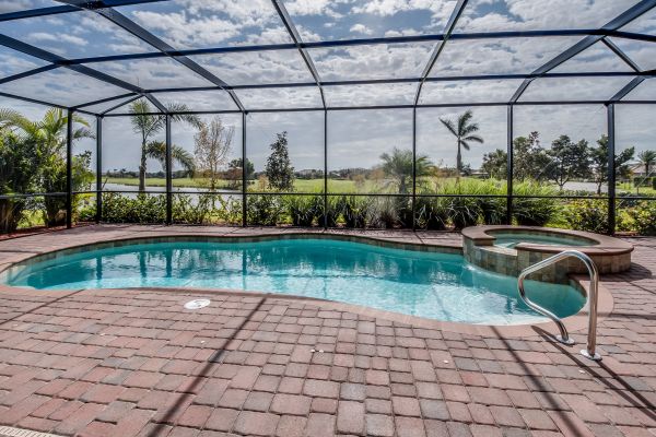 Cost of Pool Enclosure Cleaning in Oroville